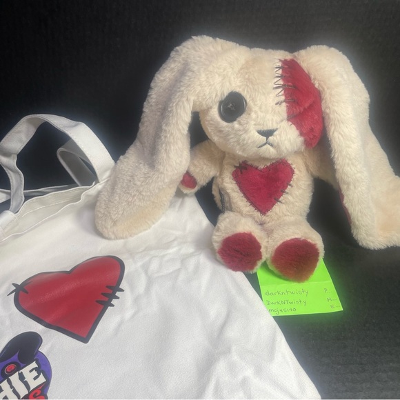 LAST DAY! BNIB GENUINE PLUSHIE DREADFUL LOVE RABBIT AND MATCHING TOTE - Picture 4 of 16